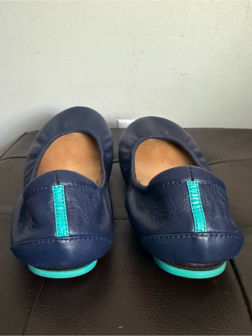 Tieks Women’s 7 Flats Navy Blue Ballet Flats with Teal Sole - Picture 5 of 8